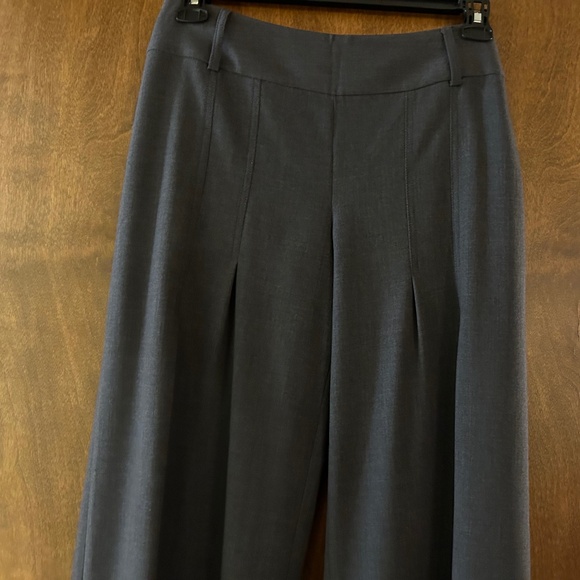 Tahari Dark Gray Wide- LeggedTrousers with Pleats in Front, Size 10